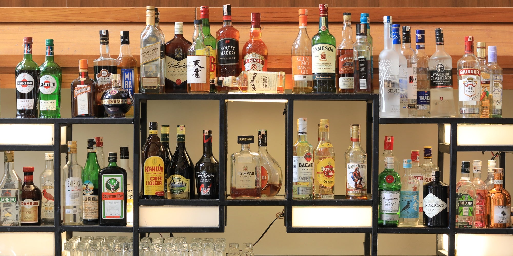 How Can I make My Home Bar Look Good?